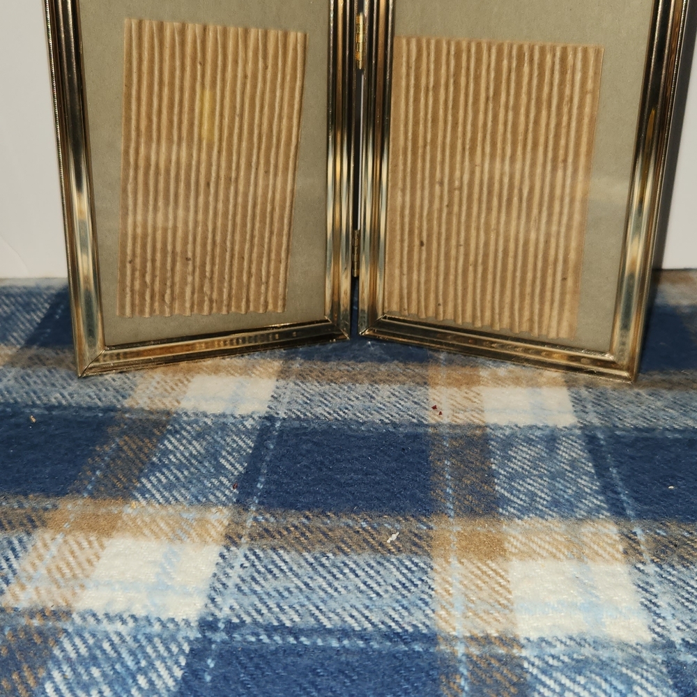 Elegant Gold Picture Frame Set